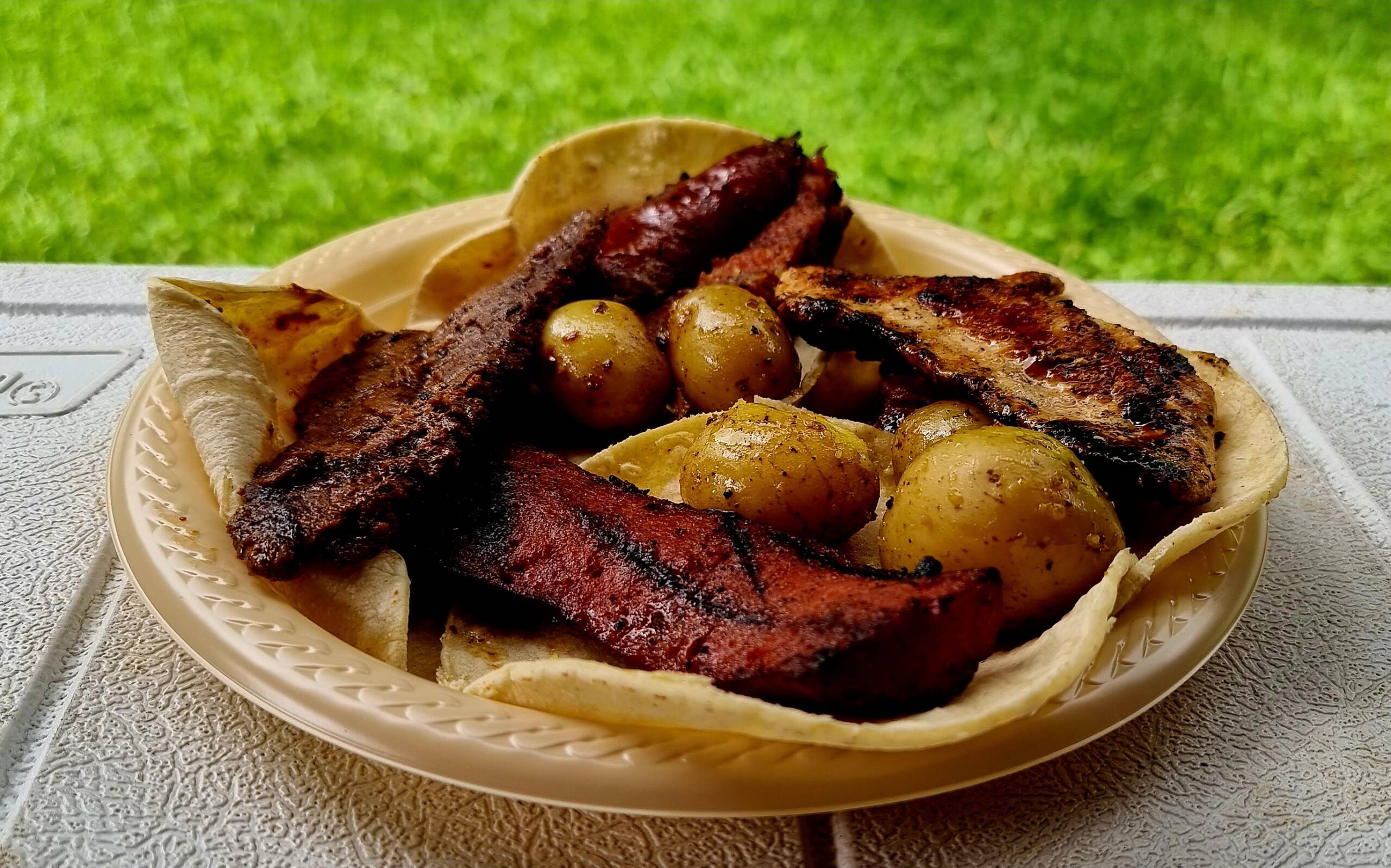 4-carnes-y-las-papas-al-romero-scaled.jpg